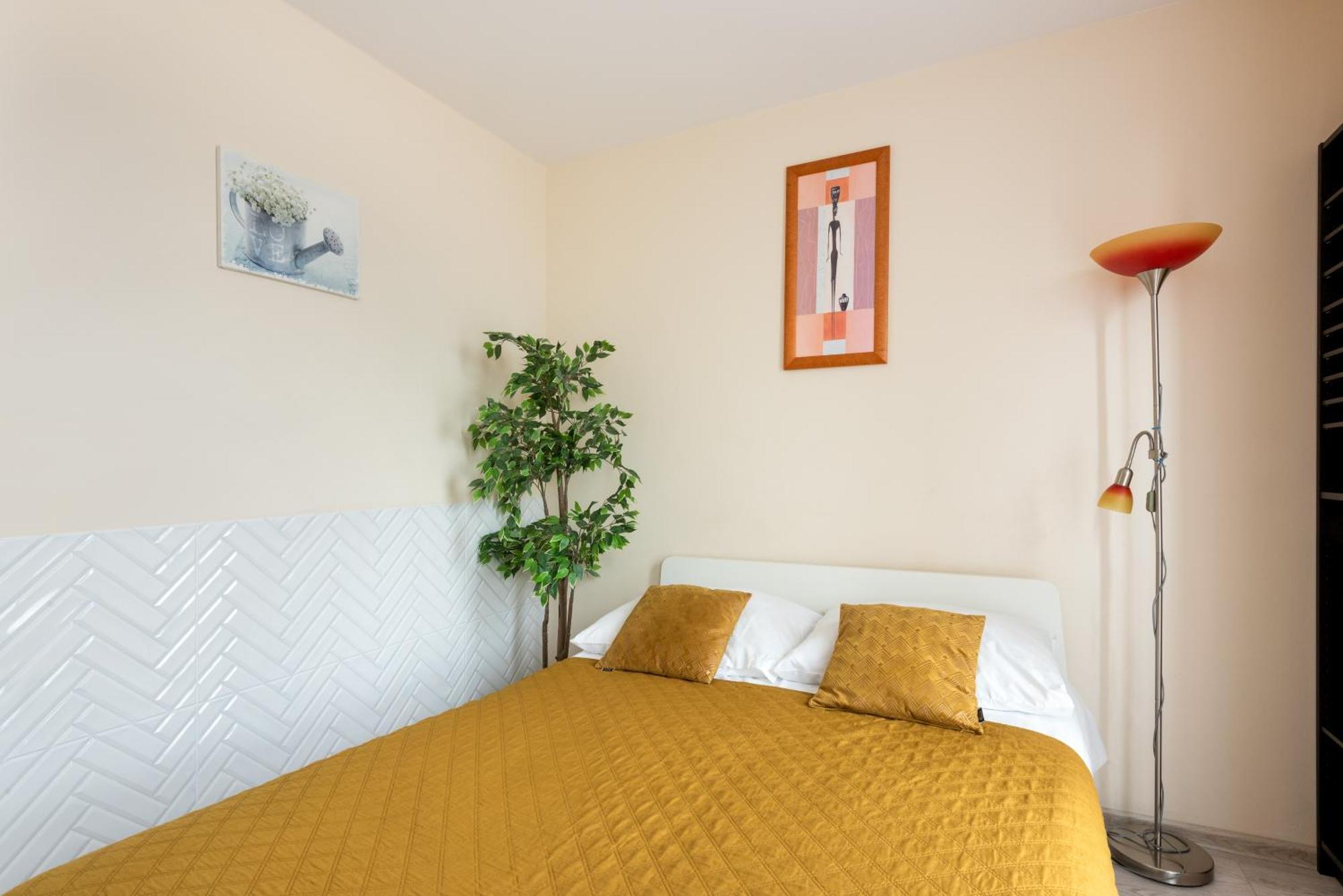 Cozy Modern Apartment Astoria Magic Orange Old Town Krasków Exterior foto